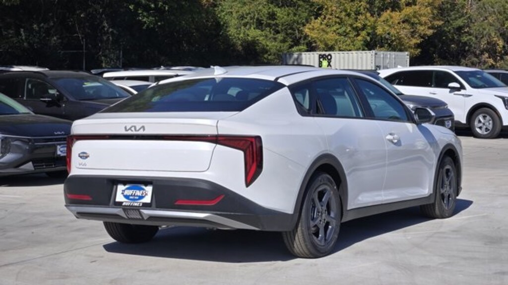 New 2025 Kia K4 LXS Sedan