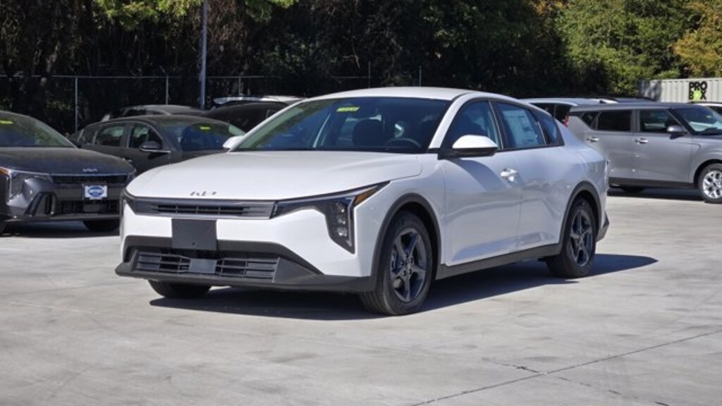 New 2025 Kia K4 LXS Sedan