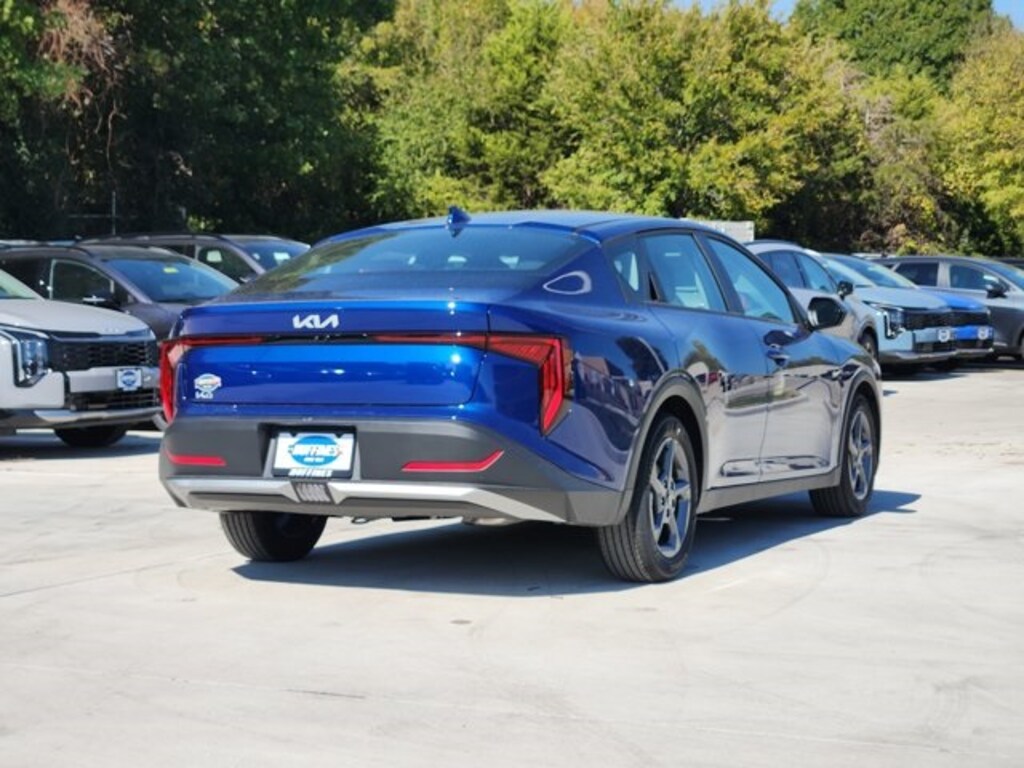 New 2025 Kia K4 LXS Sedan