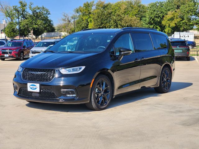 Used 2025 Chrysler Pacifica Limited Van Passenger Van