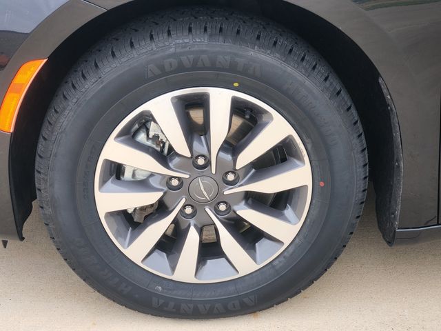 2023 Chrysler Pacifica Hybrid Touring L - Photo 12