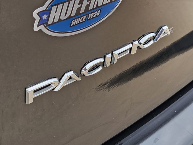 2023 Chrysler Pacifica Hybrid Touring L - Photo 10