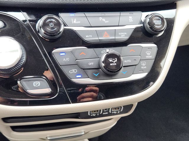 2023 Chrysler Pacifica Hybrid Touring L - Photo 19