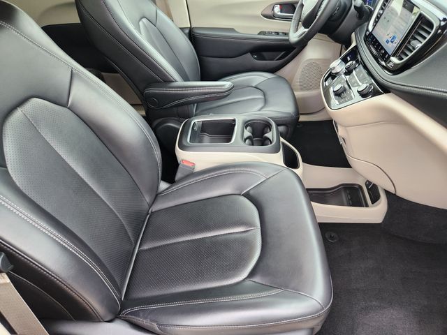 2023 Chrysler Pacifica Hybrid Touring L - Photo 14