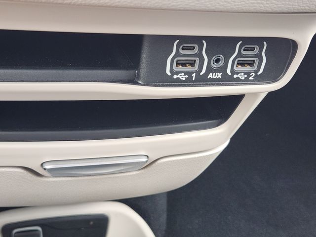 2023 Chrysler Pacifica Hybrid Touring L - Photo 20