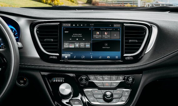 2023 Chrysler Pacifica Review | Interior, MPG, Dimensions