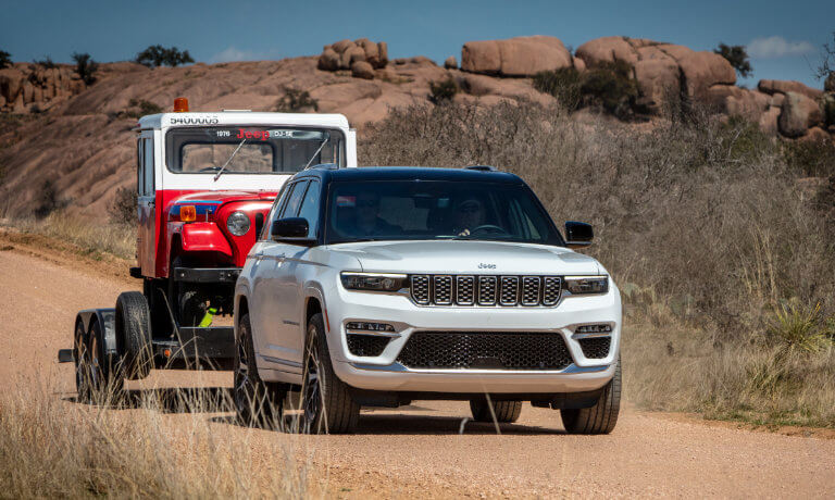 2023 Jeep Grand Cherokee towing a commercial Jeep