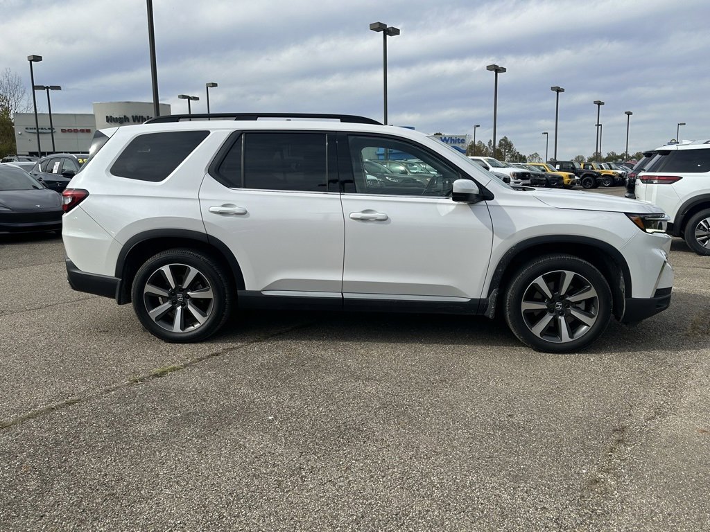 2023 Honda Pilot Touring photo 3
