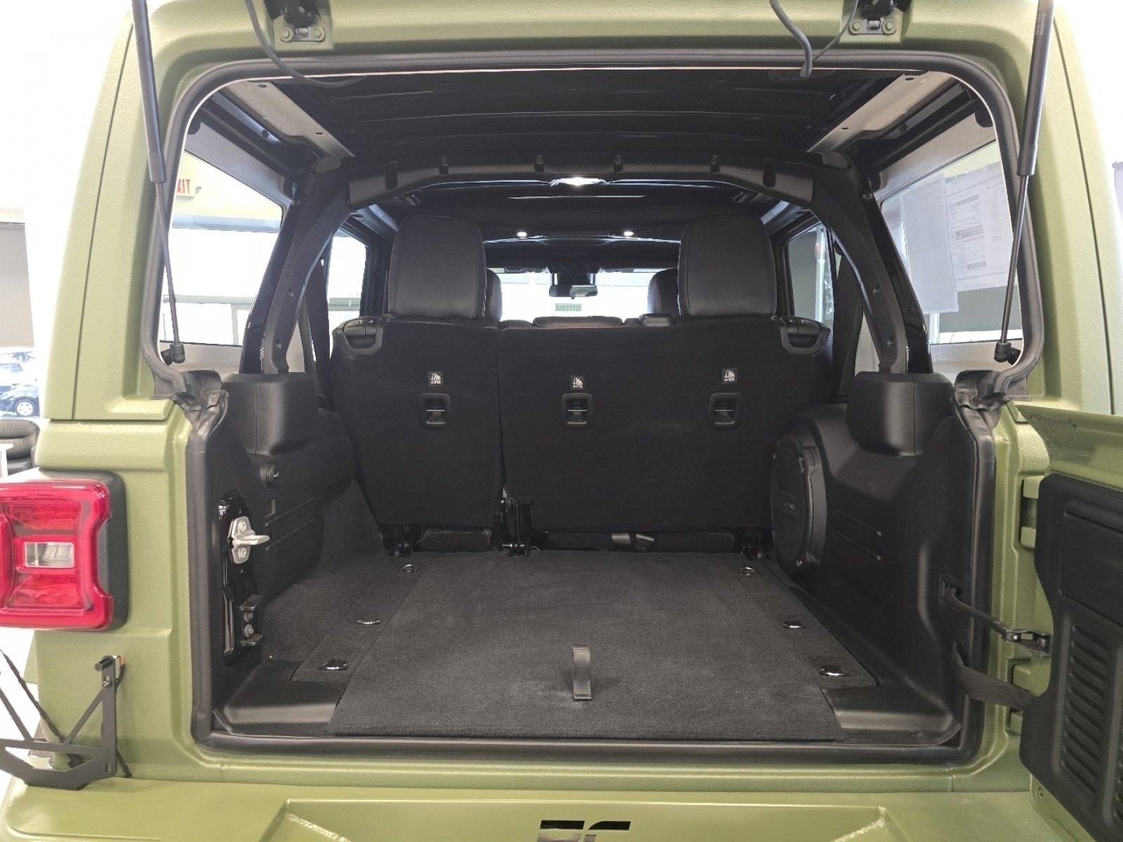 2025 Jeep Wrangler 4-Door Willys - Photo 11