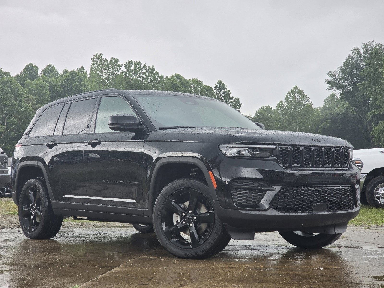2025 Jeep Grand Cherokee Altitude photo 2