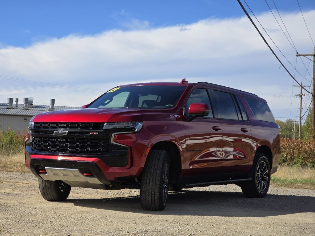 2023 Chevrolet Suburban Z71 photo 2