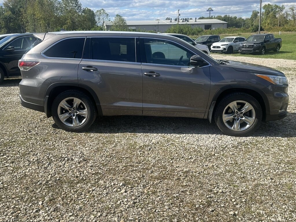 2016 Toyota Highlander Limited Platinum photo 3