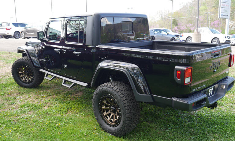 2021 Jeep Gladiator Rocky Ridge exterior on dealer lot