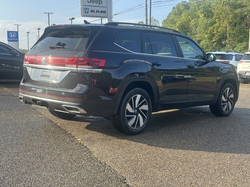 2024 Volkswagen Atlas SE Technology photo 2