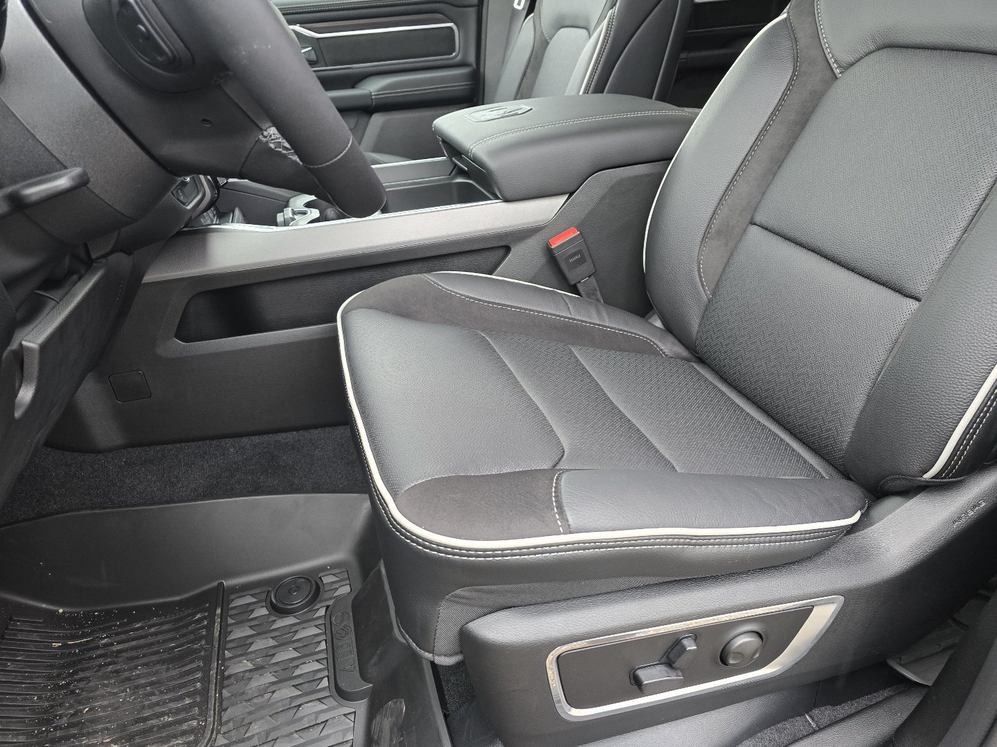 2026 RAM 1500 Laramie - Photo 15