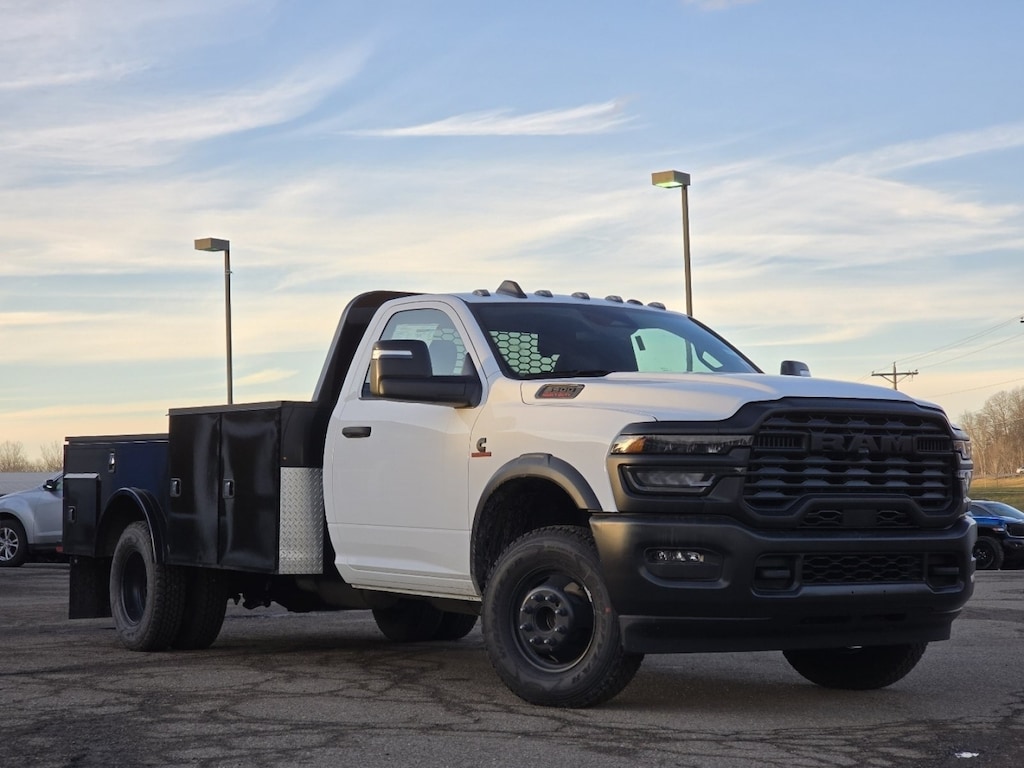 New 2026 Ram 3500 Chassis Cab TRADESMAN REGULAR 4X4 84' CA Pickup