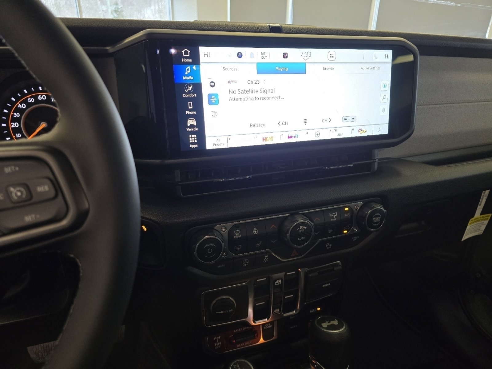 2025 Jeep Wrangler 4-Door Willys - Photo 17