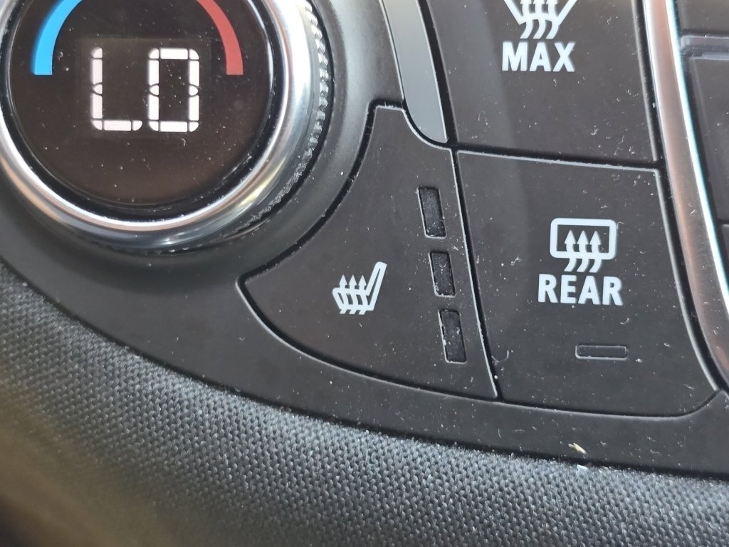 2024 Chevrolet Malibu 1LT photo 2