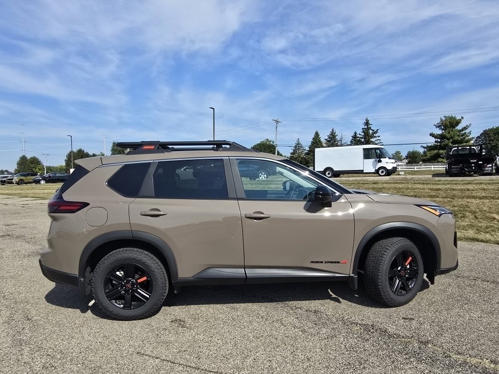 2025 Nissan Rogue SV photo 3