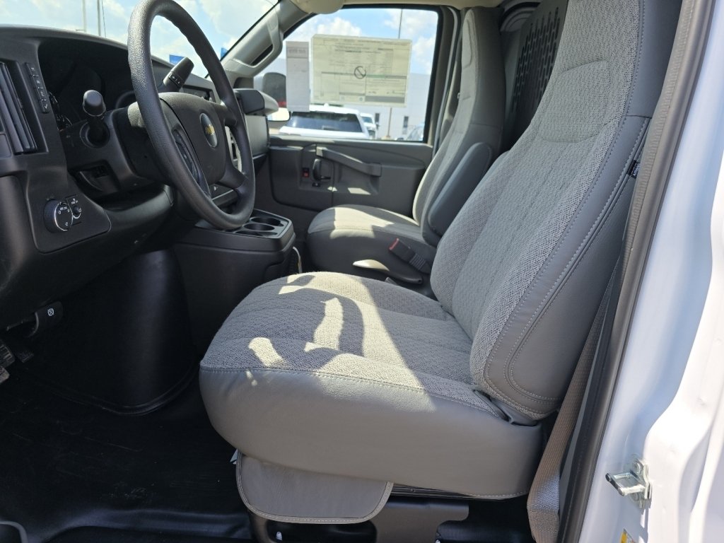 2026 Chevrolet Express Cargo Work Van - Photo 20