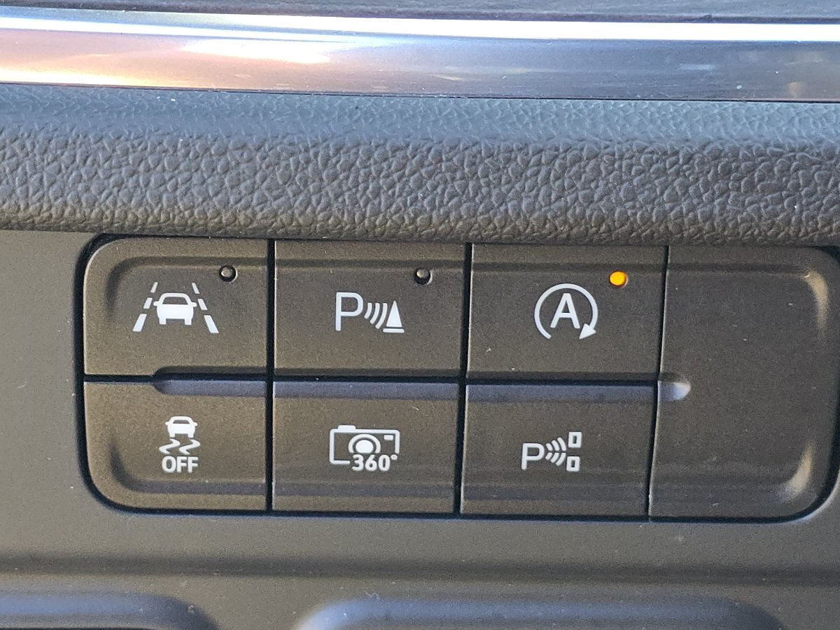 2025 Chevrolet Suburban LT - Photo 8