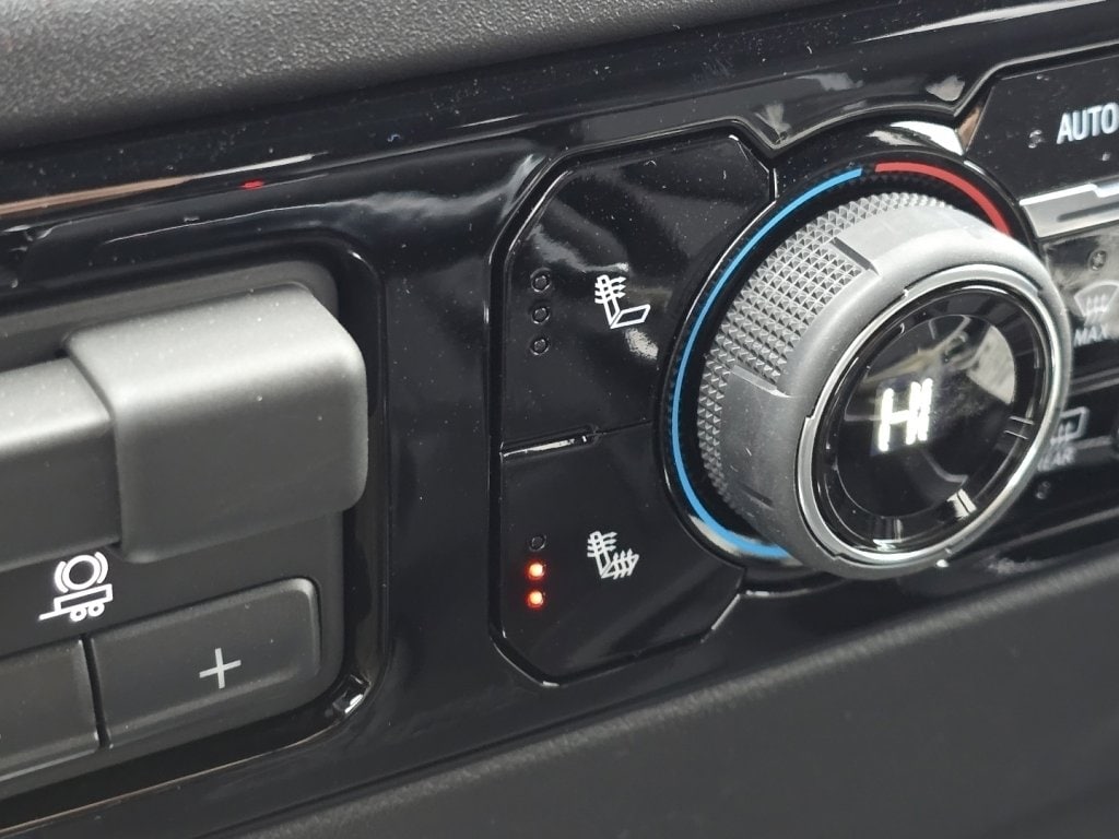 2026 Chevrolet Silverado 1500 RST photo 4