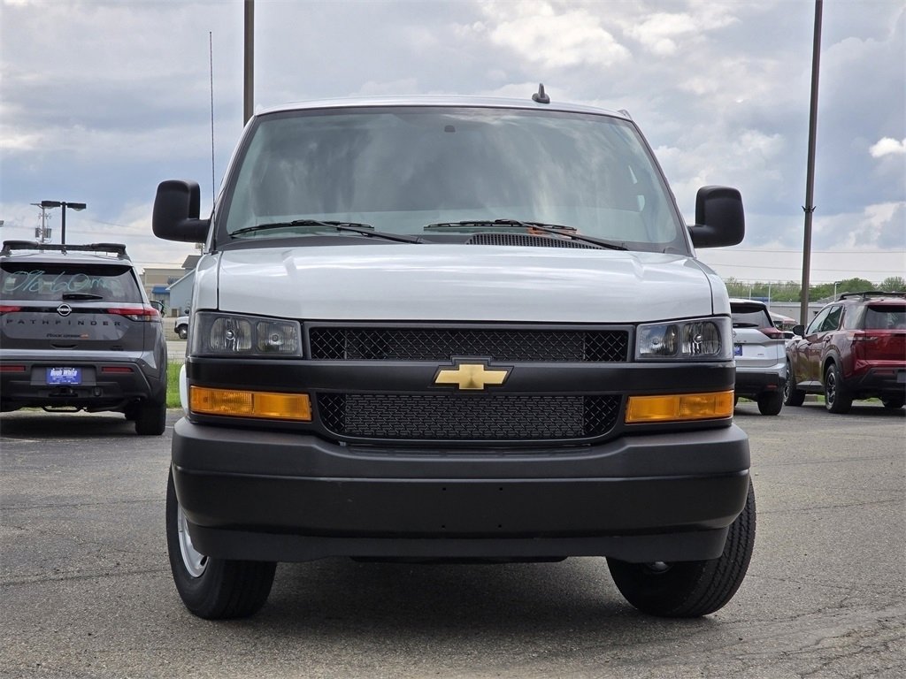 2025 Chevrolet Express Cargo Work Van - Photo 5