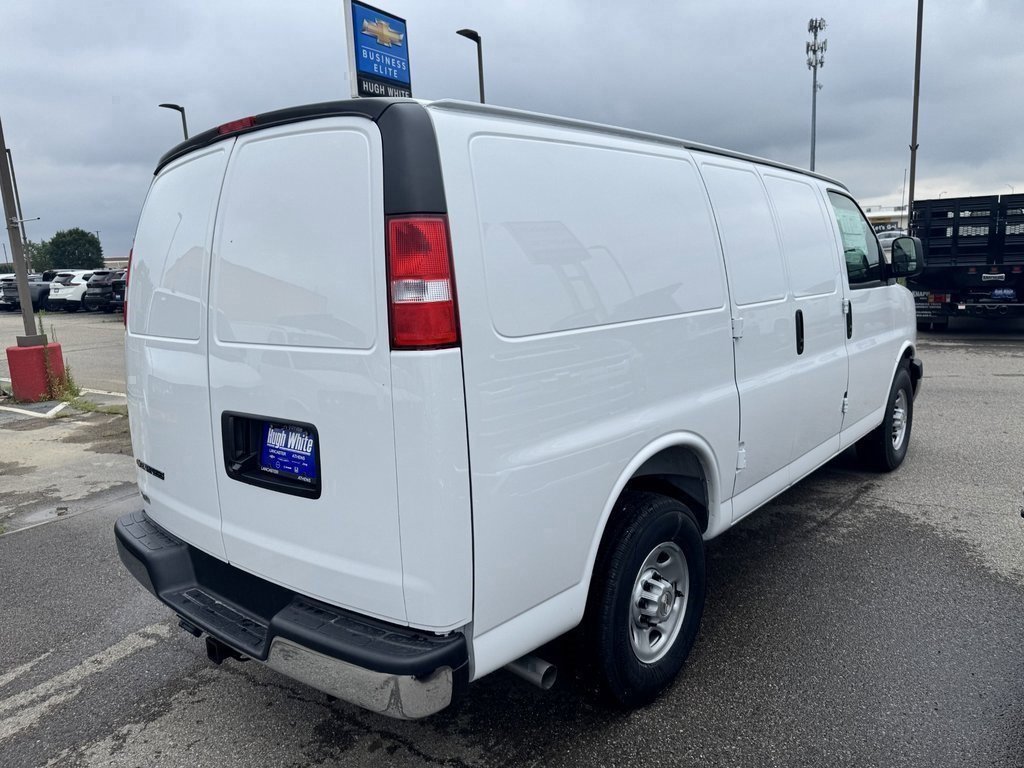 2025 Chevrolet Express Cargo Van photo 4