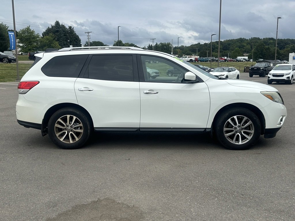 2015 Nissan Pathfinder SV photo 3