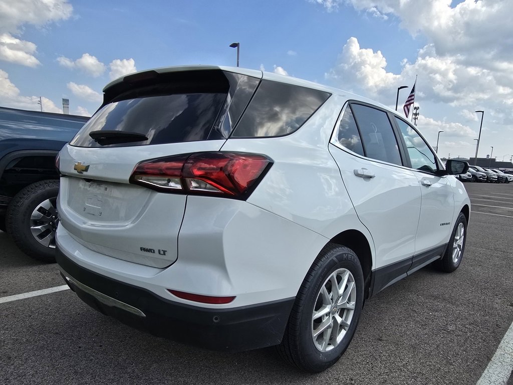 2024 Chevrolet Equinox LT photo 3
