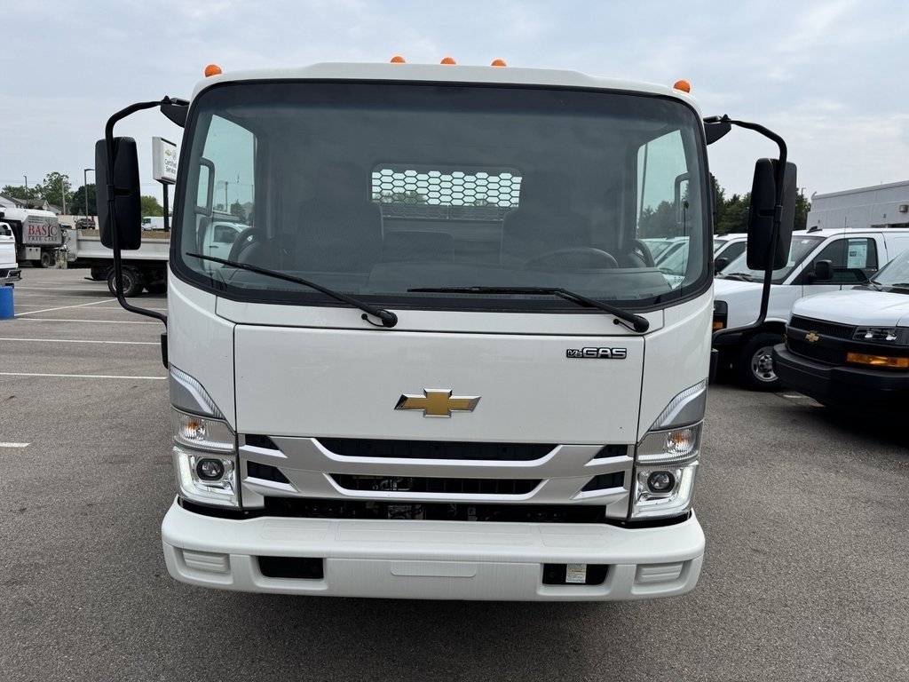 2025 Chevrolet Silverado 4500HD photo 2