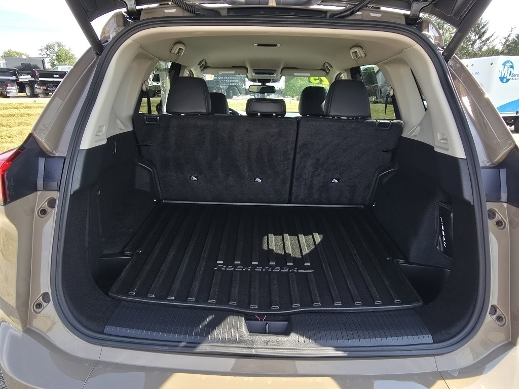 2025 Nissan Rogue SV photo 4