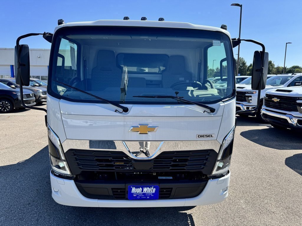 2025 Chevrolet Silverado 4500HD photo 2