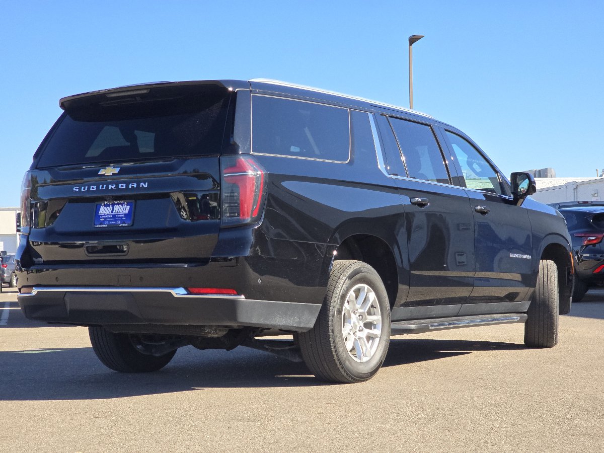 2025 Chevrolet Suburban LT - Photo 21