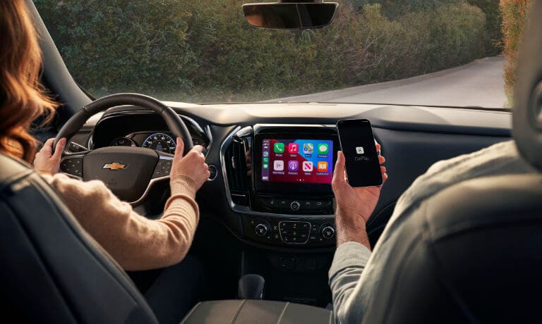 2022 Chevy Traverse infotainment system with phone connecting