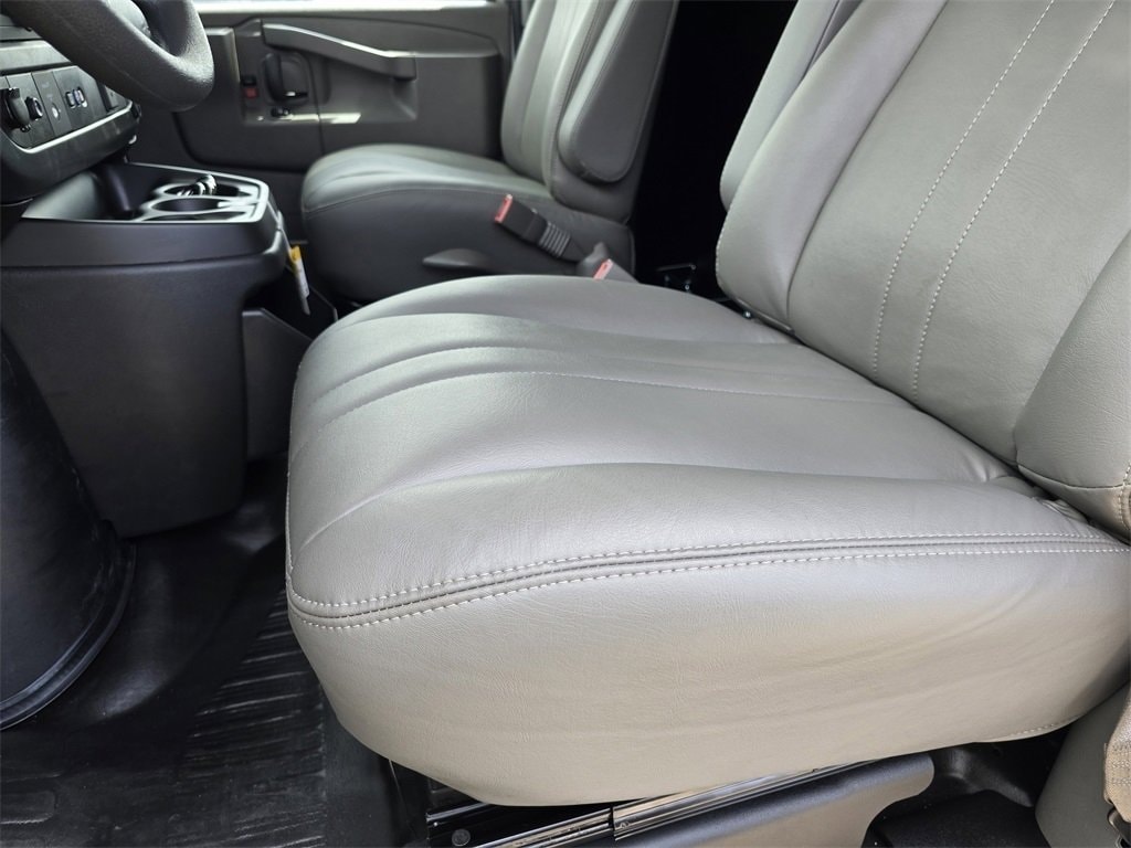 2025 Chevrolet Express Cargo Work Van - Photo 13