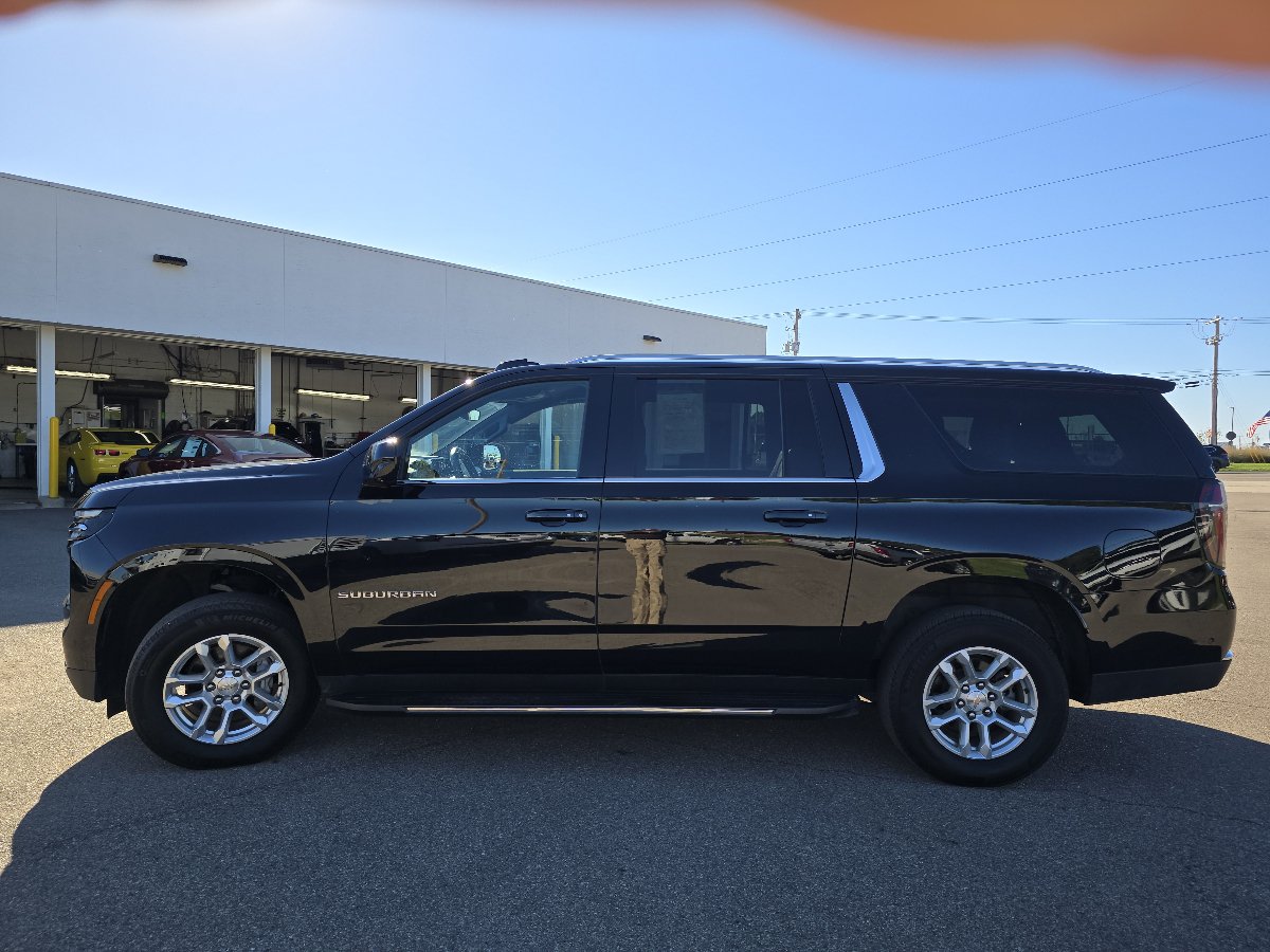 2025 Chevrolet Suburban LT - Photo 17