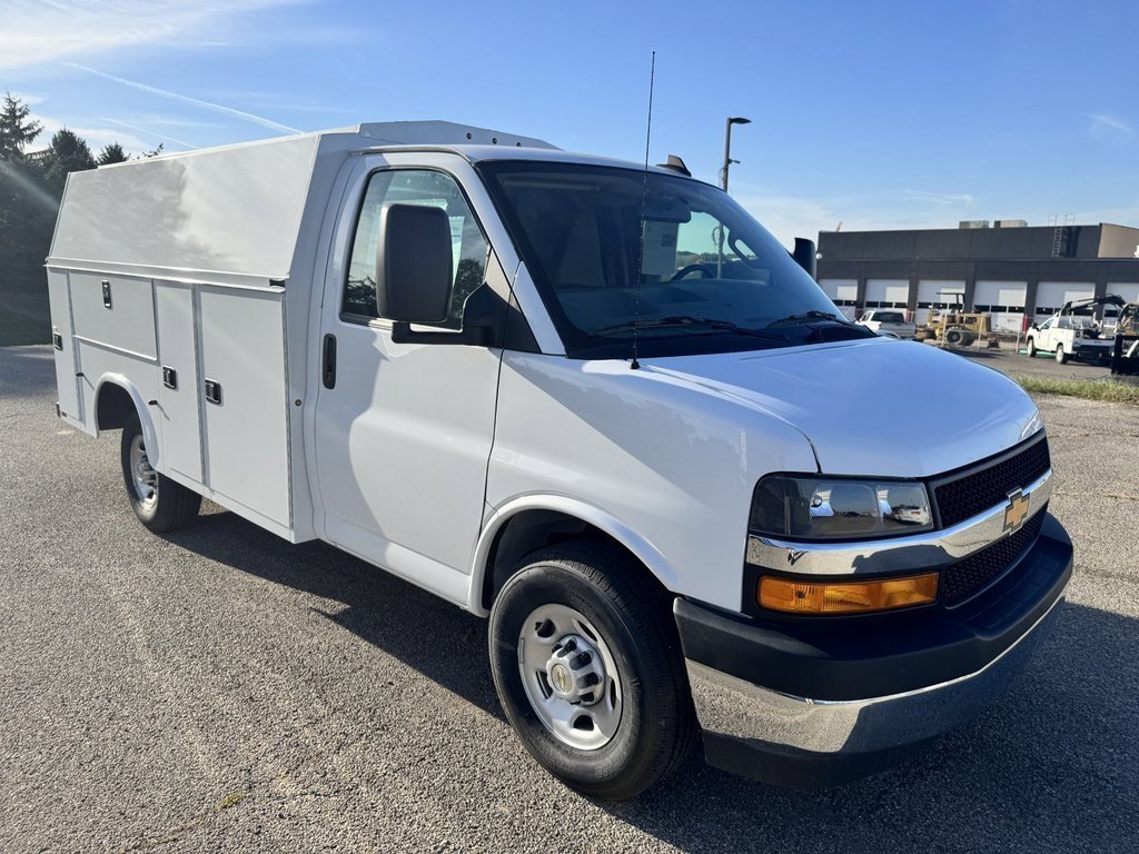 2025 Chevrolet Express Cutaway Van photo 3