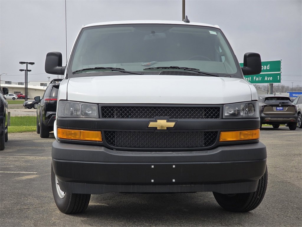 2025 Chevrolet Express Cargo Van photo 3