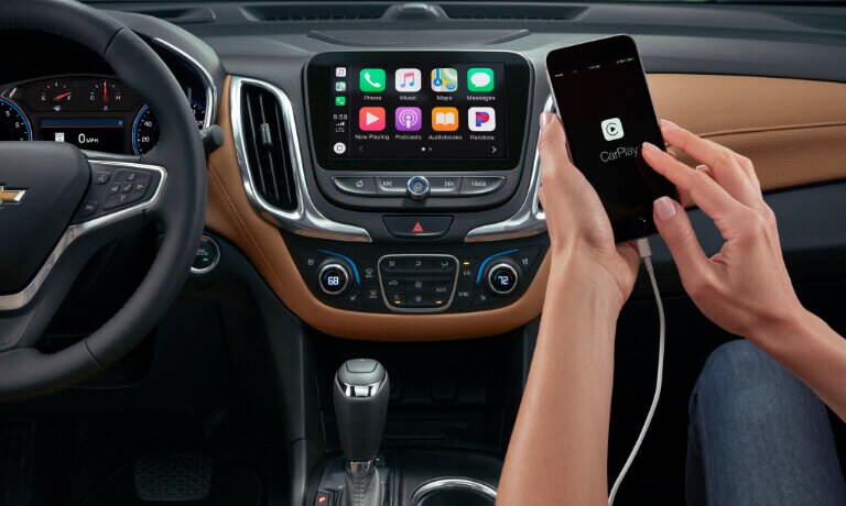 2021 Chevy Equinox interior infotainment Apple CarPlay integration