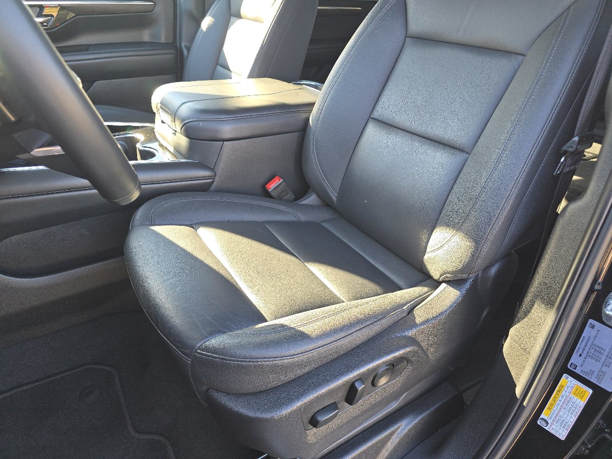 2025 Chevrolet Suburban LT - Photo 28