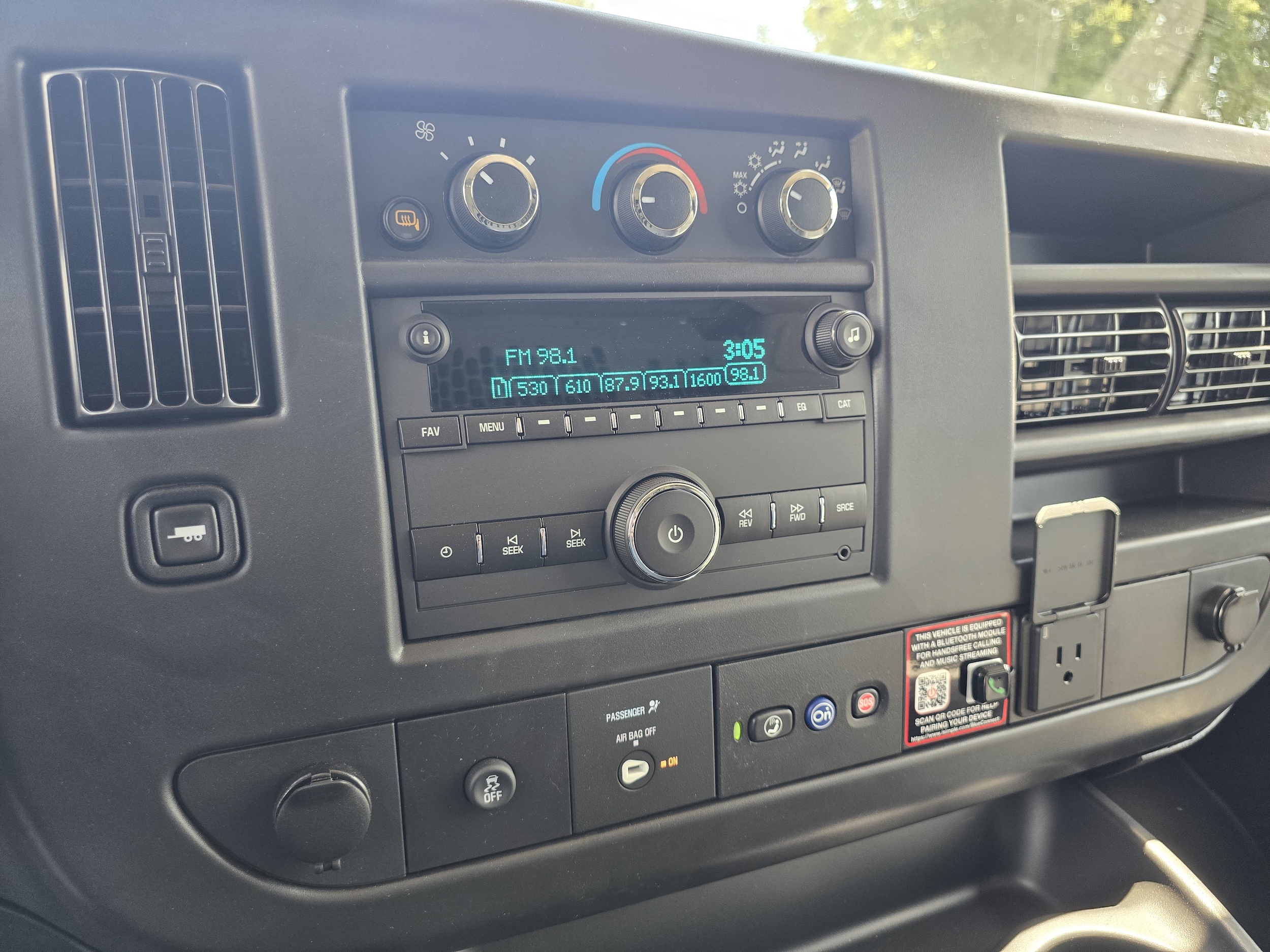2025 Chevrolet Express Cargo Work Van - Photo 17