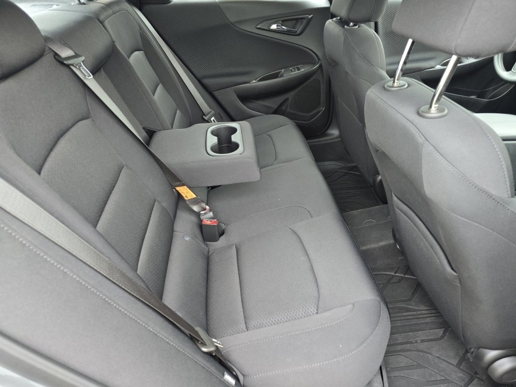 2025 Chevrolet Malibu photo 4
