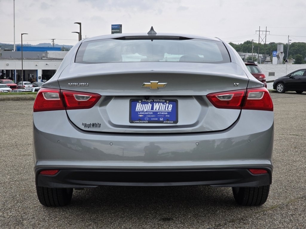 2025 Chevrolet Malibu photo 2