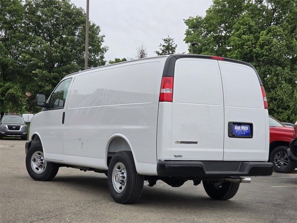 2025 Chevrolet Express Cargo Van photo 4