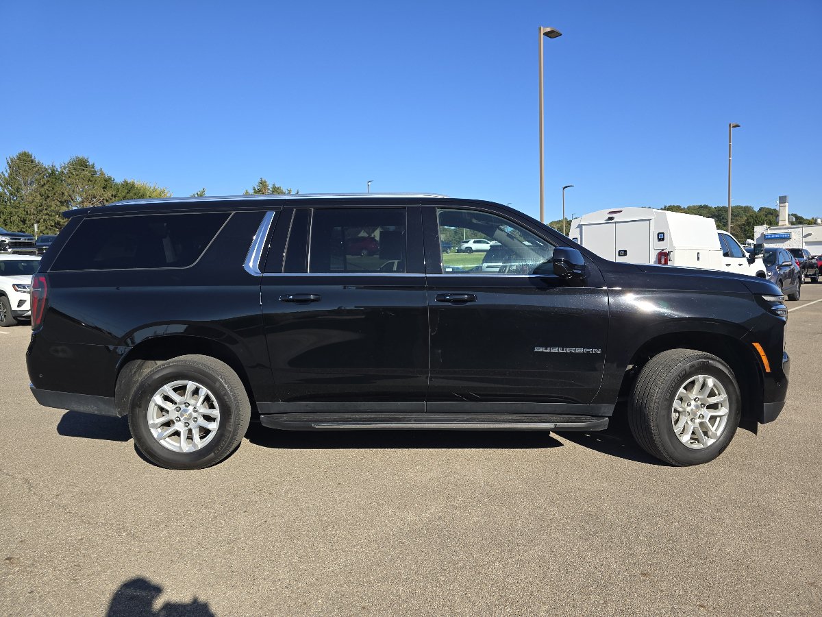 2025 Chevrolet Suburban LT - Photo 22