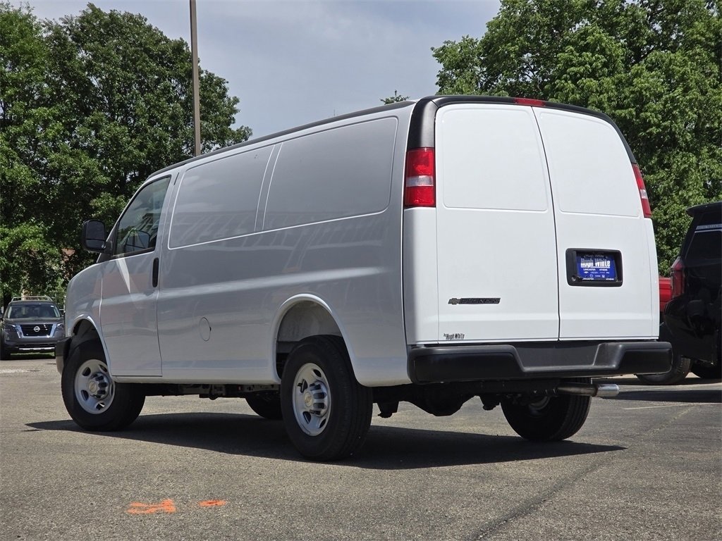 2025 Chevrolet Express Cargo Van photo 3
