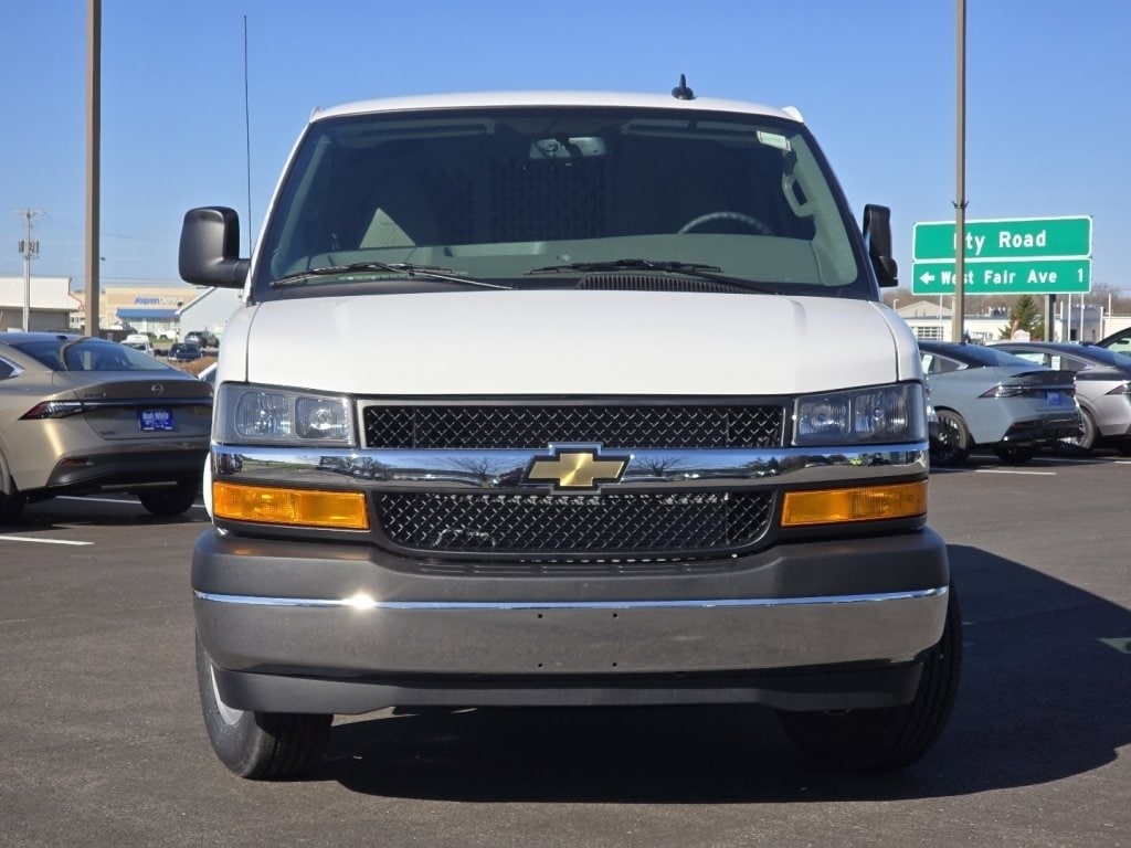 2026 Chevrolet Express Cargo Work Van - Photo 6