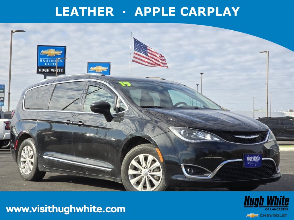2019 Chrysler Pacifica Touring L's photo