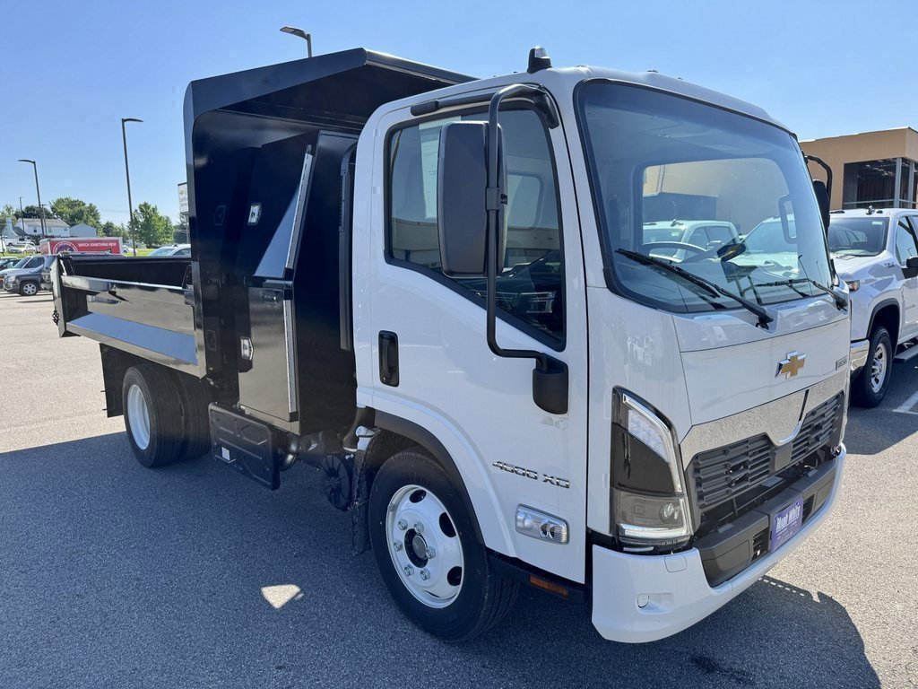 2025 Chevrolet Silverado 4500HD photo 3